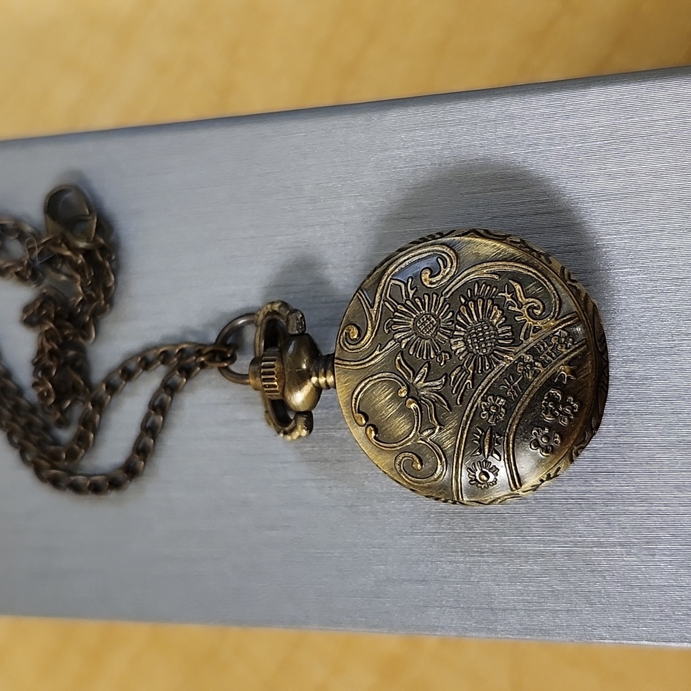 Antique Style Quartz Necklace Watch